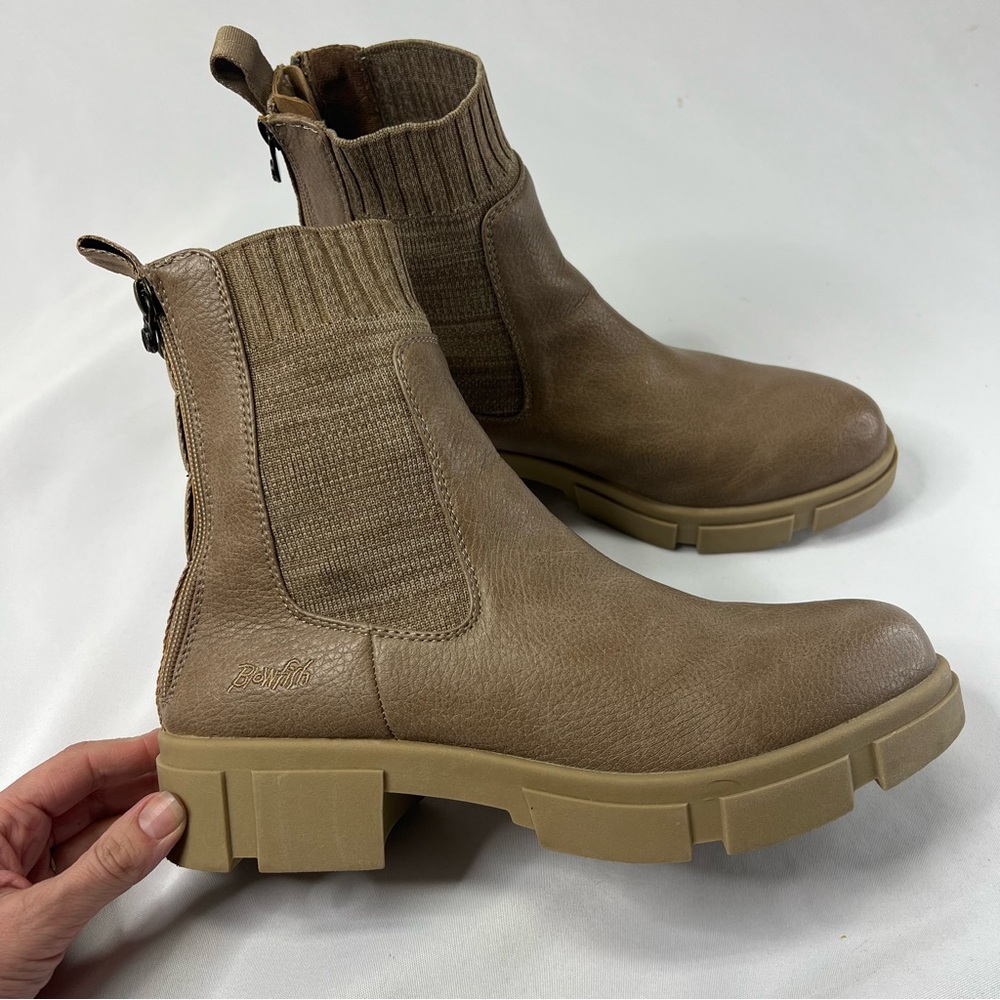 Blowfish Malibu Moor Tan Knit Lug Sole Zipper Ankle Boots Size 11